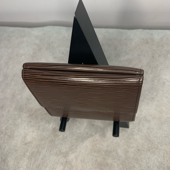Authentic Louis Vuitton Epi Elise Wallet - Picture 5 of 9